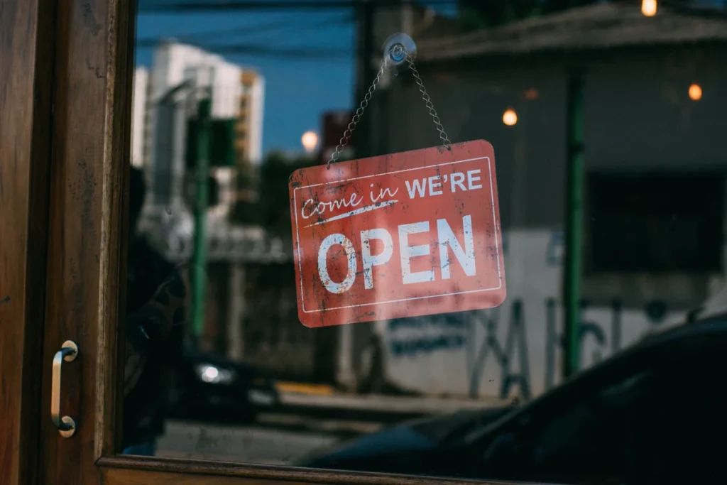 Open sign in a shop window; photograph by Kaique Rocha, reproduced on the Google blog