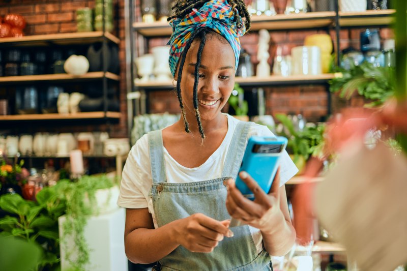 Official WhatsApp small-business illustration: a customer conversation on a phone